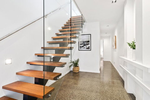 Cogens Two Bedroom Townhouse - Hotel Accommodation 1