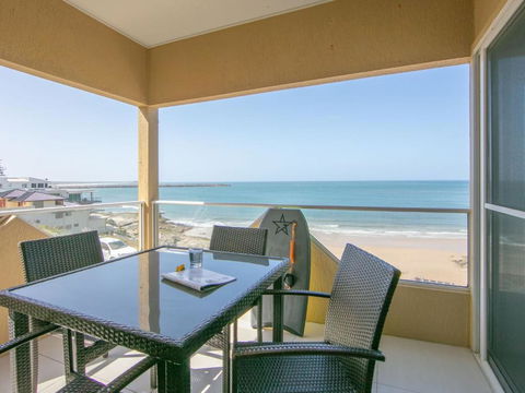 Avalon 3 Views To Die For Across The Road From Convent Beach - Hotel Accommodation 6