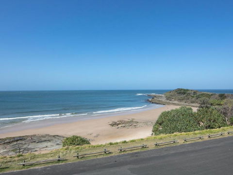 Avalon 3 Views To Die For Across The Road From Convent Beach - Hotel Accommodation 5