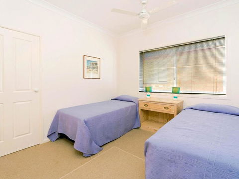 Avalon 4 Right Across The Road From Convent Beach Uninterrupted Views - Hotel Accommodation 2