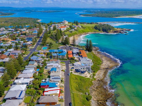 Avalon 4 Right Across The Road From Convent Beach Uninterrupted Views - Hotel Accommodation 3