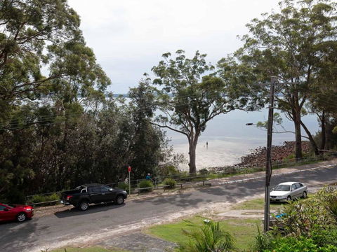Baggies On Dutchies 9 Burbong Street Large House With Aircon Boat Parking & Waterviews - Hotel Accommodation 1