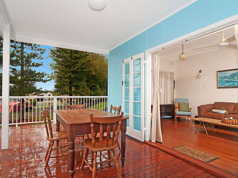 The Blue House Flat Walk To River & Beach - Hotel Accommodation 3