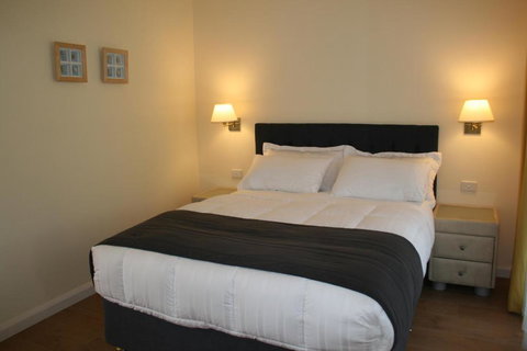 Colins Garden - Hotel Accommodation 5