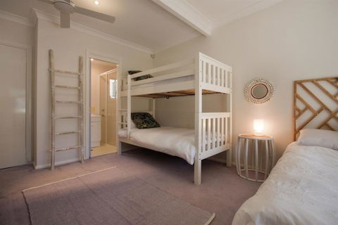 Kirbys Berrara Beach House - Hotel Accommodation 2