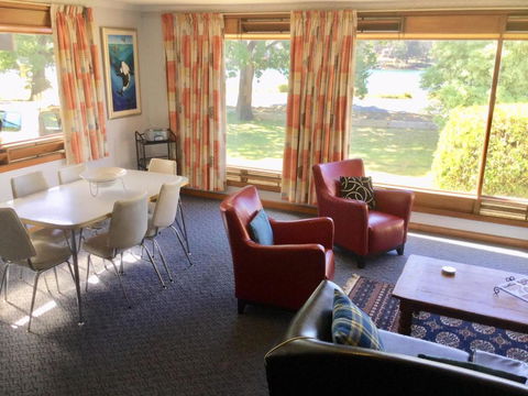 Orford Prosser Holiday Units - Hotel Accommodation 6