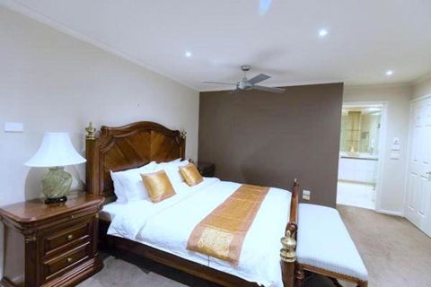 Pride Leisure Tudor House - Hotel Accommodation 4