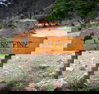 Lone Pine Farmhouse - Hotel Accommodation