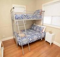 Just Renovated 2BR Cottage in Heart of Wentworth - Hotel Accommodation