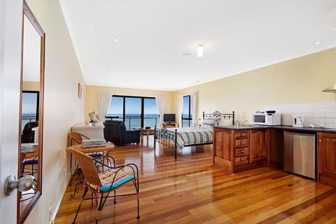Clifftop Apartments Portland Vic - Hotel Accommodation 2