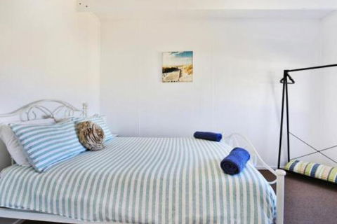 Lazy Days Beach House Jervis Bay â€“ Pet Friendly 4 Mins Walk To Beach - Hotel Accommodation 4