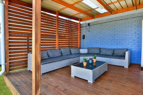 Lazy Days Beach House Jervis Bay â€“ Pet Friendly 4 Mins Walk To Beach - Hotel Accommodation 7