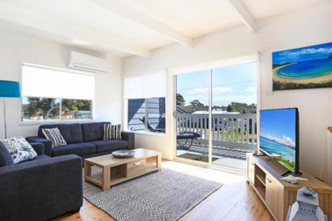 Lazy Days Beach House Jervis Bay â€“ Pet Friendly 4 Mins Walk To Beach - Hotel Accommodation 0