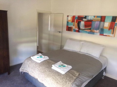 Costa Park Cottage Ena Armidale - Hotel Accommodation 1