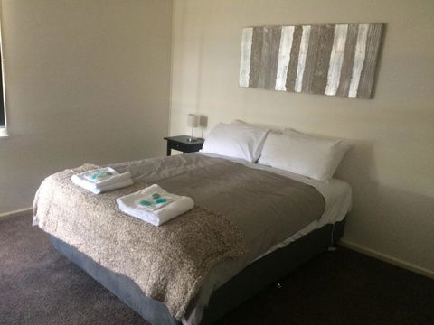 Costa Park Cottage Ena Armidale - Hotel Accommodation 3