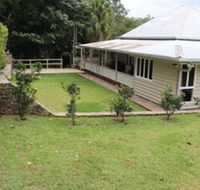 Mapleton Falls Farm House - Hotel Accommodation