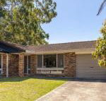 Corner Haven family retreat with outdoor living - Hotel Accommodation