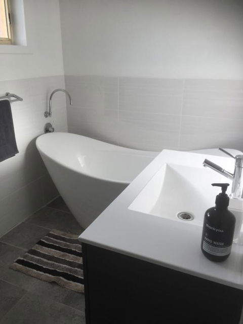 At HOME On HOLMES - Hotel Accommodation 4