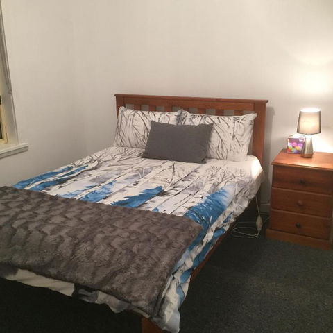 At HOME On HOLMES - Hotel Accommodation 1