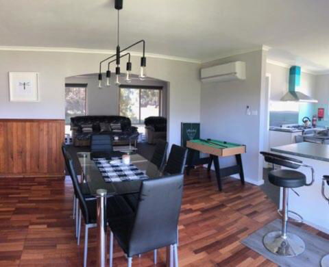At HOME On HOLMES - Hotel Accommodation 5