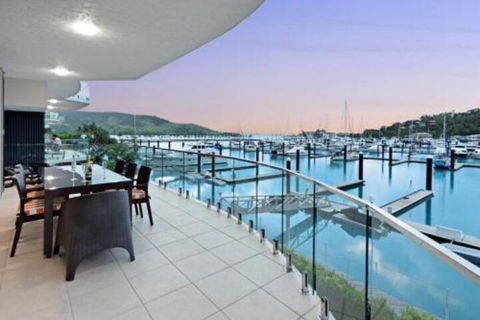 Pavillion 3 Absolute Waterfront 4 Bedroom 2 Lounge Room Plunge Pool + Golf Buggy - Hotel Accommodation 0