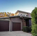 17 Naiad Court Modern open plan family home with covered outdoor area  double lock up garage - Hotel Accommodation
