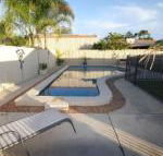 62 Tingira Close Modern lowset home with swimming pool outdoor area ample parking. Pet friendly - Hotel Accommodation
