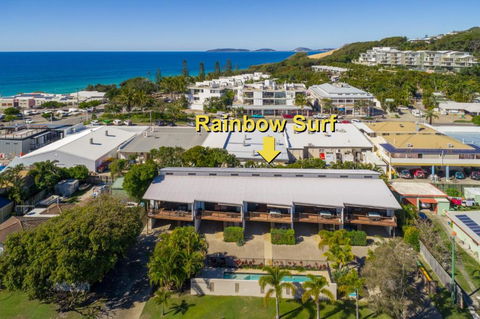Unit 5 Rainbow Surf Modern Double Storey Townhouse With Large Shared Pool Close To Beach & Shop - Hotel Accommodation 4