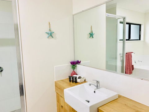 AIRLIE BEACH Delight. Hop Skip Jump To Everything - Hotel Accommodation 2