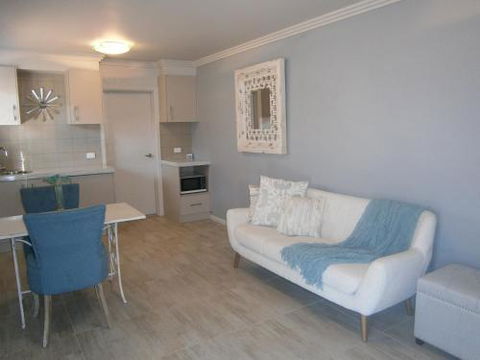 Kindred Studio Apartments - Hotel Accommodation 6
