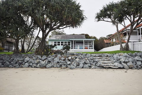 Golden Sands At Beachmere - Hotel Accommodation 3