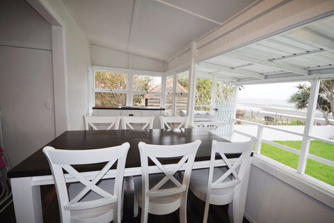 Golden Sands At Beachmere - Hotel Accommodation 6