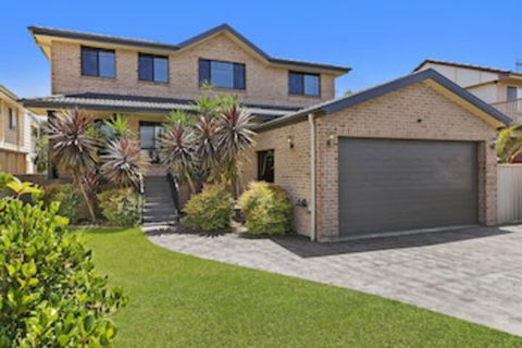 North Entrance Beach House - Hotel Accommodation 0