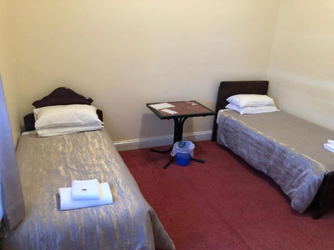 Commercial Hotel Morgan - Hotel Accommodation 4