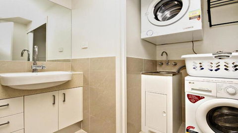 Amalfi Unit 11 Above All Else 50 King Street - Hotel Accommodation 4