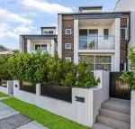 Relax in a Spacious  Modern Townhouse in Asquith - Hotel Accommodation