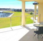 Island Waterfront Getaway WiFi - Hotel Accommodation
