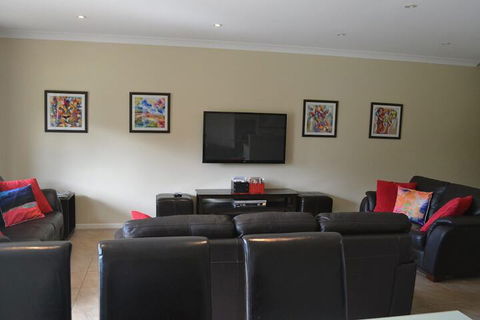 Elsinor Townhouse 8 Mulwala - Hotel Accommodation 4