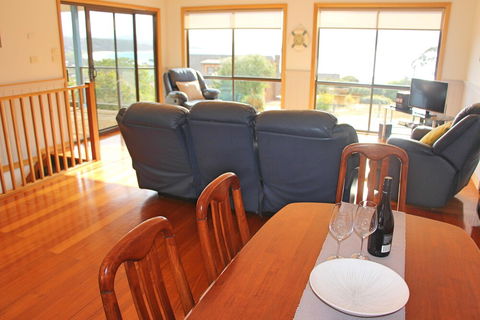 Lazy Wave Beach House - Hotel Accommodation 6