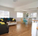 Bright  Breezy - Hotel Accommodation