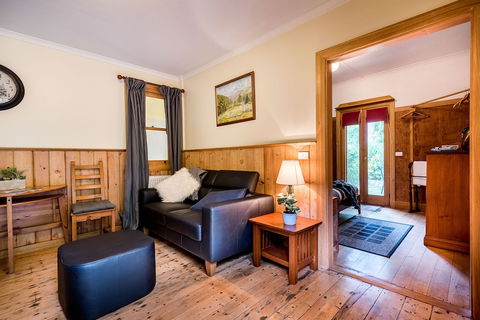 Avalon House - Hotel Accommodation 0