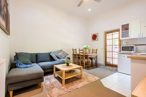 Avalon House - Hotel Accommodation 1
