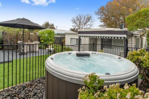Amber Cottage Luxury Seaside Retreat With Outdoor Spa! - Hotel Accommodation 4