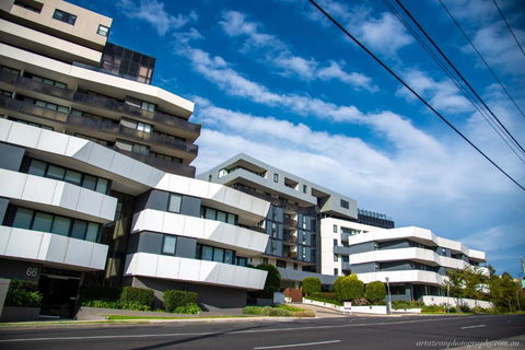 Modern Clean Luxury At The Right Price..... - Hotel Accommodation 2