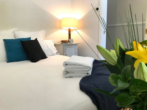 YSG The Edward Townhouse 151 Walk To Town - Hotel Accommodation 5