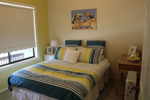 Waterside View - Hotel Accommodation 3