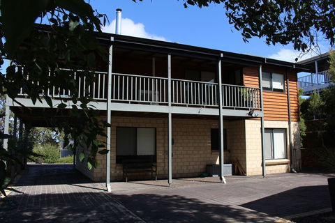 Waterside View - Hotel Accommodation 0