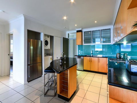 Top Floor Hibiscus Apartment 208 - Hotel Accommodation 5