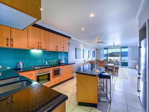 Top Floor Hibiscus Apartment 208 - Hotel Accommodation 3