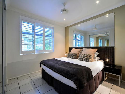 Top Floor Hibiscus Apartment 208 - Hotel Accommodation 1
